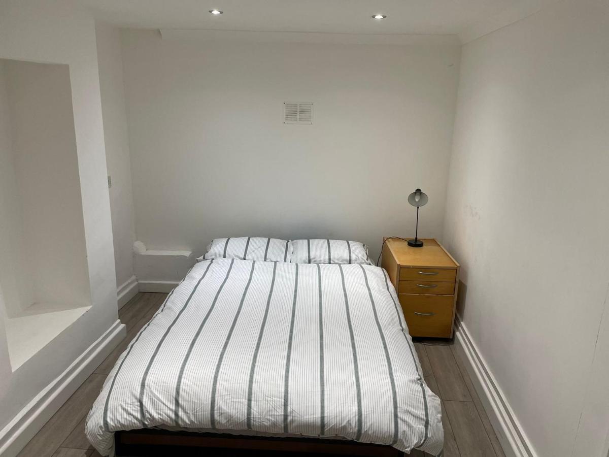Plough Way Flat Appartamento Londra Esterno foto