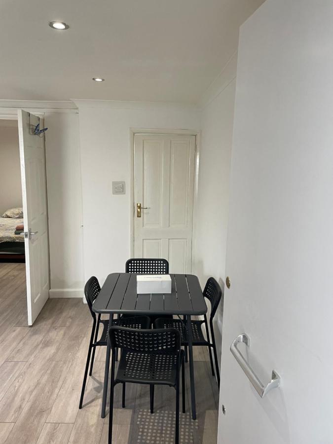 Plough Way Flat Appartamento Londra Esterno foto