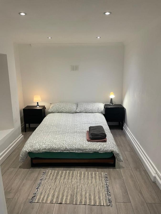 Plough Way Flat Appartamento Londra Esterno foto